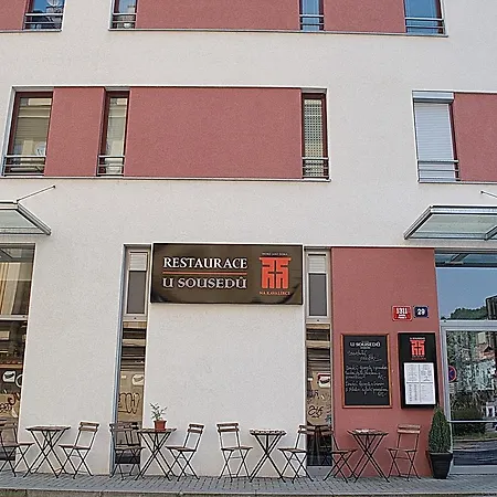 Bright Spacious Apartment Prag
