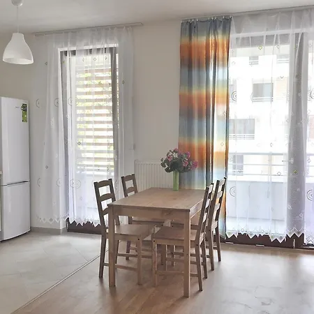 Bright Spacious 公寓